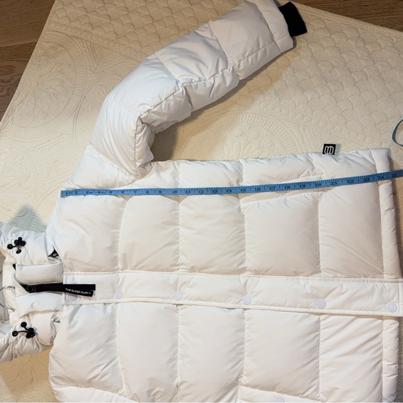 NWT 84568 Aritzia Super puff white XXS 700fill - Picture 5 of 6